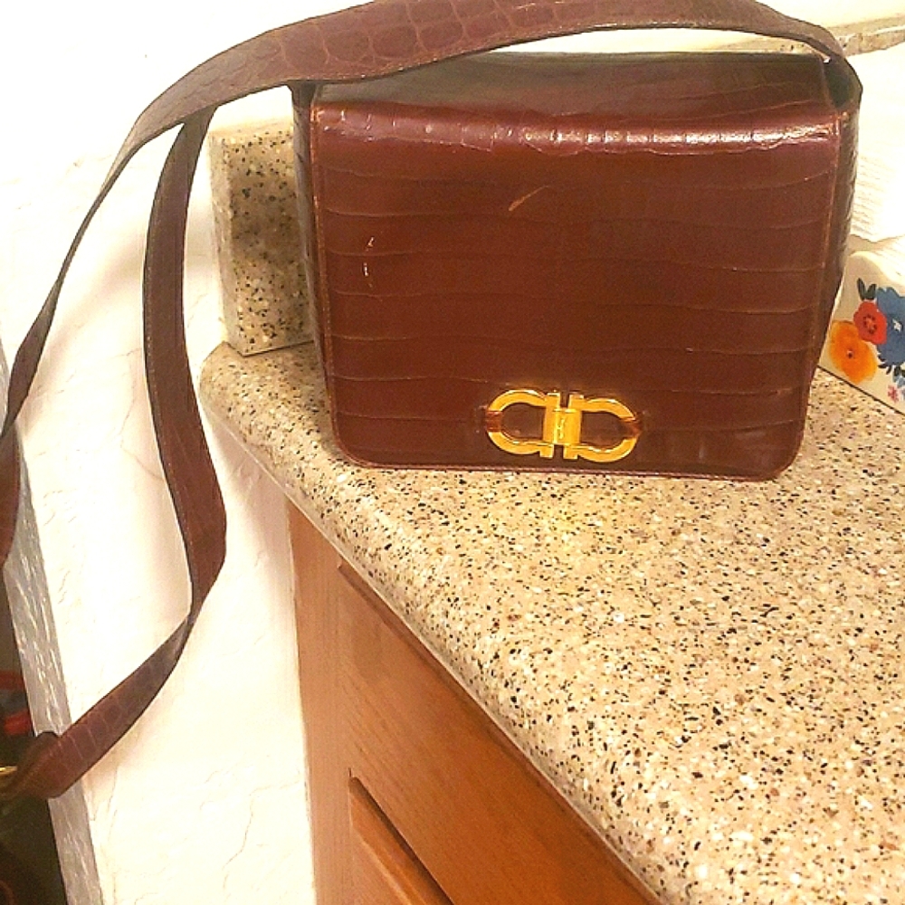 COPY - VINTAGE Salvatore Ferragamo Embossed Made In Italy Purse - Picture 2 of 16